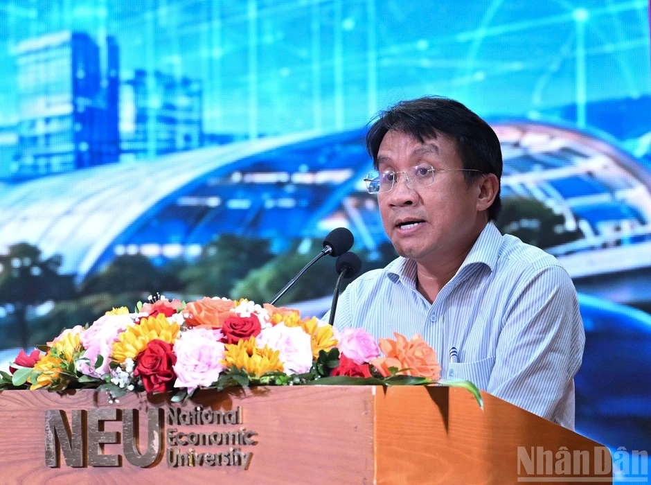 [Ảnh] Hội thảo khoa học quốc gia: “Đổi mới mô hình phát triển của Việt Nam đáp ứng yêu cầu kỷ nguyên mới”