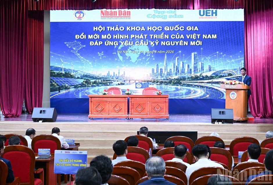 [Ảnh] Hội thảo khoa học quốc gia: “Đổi mới mô hình phát triển của Việt Nam đáp ứng yêu cầu kỷ nguyên mới”