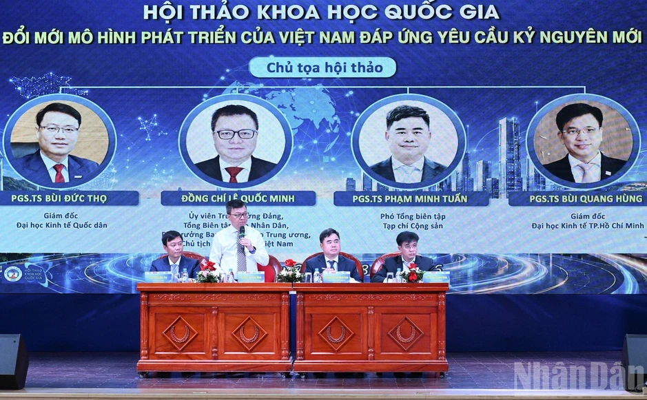 [Ảnh] Hội thảo khoa học quốc gia: “Đổi mới mô hình phát triển của Việt Nam đáp ứng yêu cầu kỷ nguyên mới”