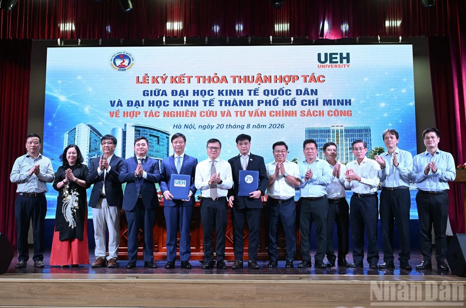 [Ảnh] Hội thảo khoa học quốc gia: “Đổi mới mô hình phát triển của Việt Nam đáp ứng yêu cầu kỷ nguyên mới”