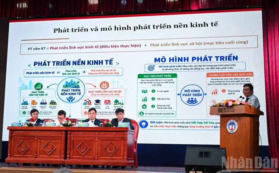 [Ảnh] Hội thảo khoa học quốc gia: “Đổi mới mô hình phát triển của Việt Nam đáp ứng yêu cầu kỷ nguyên mới”