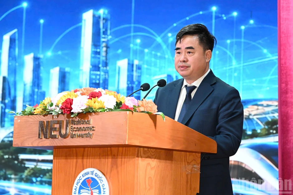[Ảnh] Hội thảo khoa học quốc gia: “Đổi mới mô hình phát triển của Việt Nam đáp ứng yêu cầu kỷ nguyên mới”