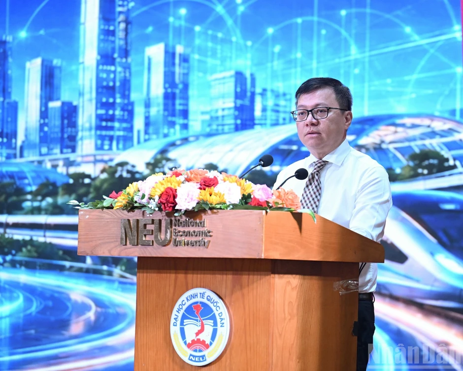 [Ảnh] Hội thảo khoa học quốc gia: “Đổi mới mô hình phát triển của Việt Nam đáp ứng yêu cầu kỷ nguyên mới”