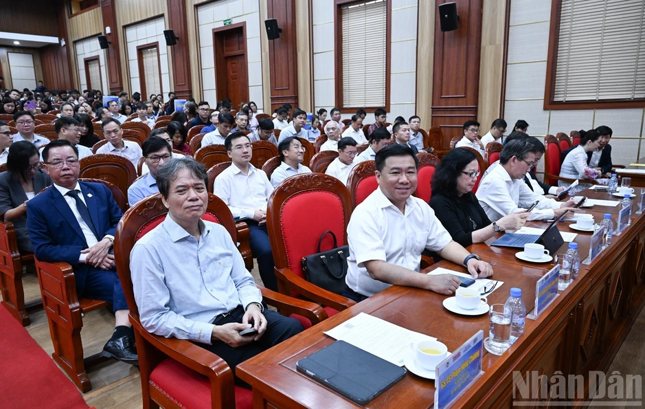 [Ảnh] Hội thảo khoa học quốc gia: “Đổi mới mô hình phát triển của Việt Nam đáp ứng yêu cầu kỷ nguyên mới”