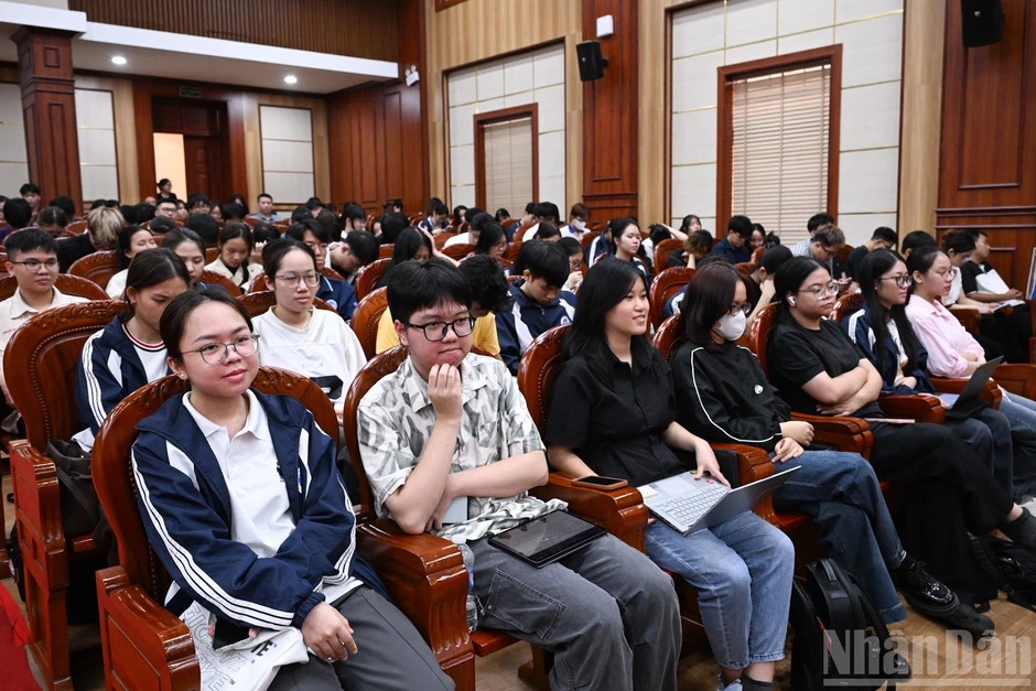 [Ảnh] Hội thảo khoa học quốc gia: “Đổi mới mô hình phát triển của Việt Nam đáp ứng yêu cầu kỷ nguyên mới”