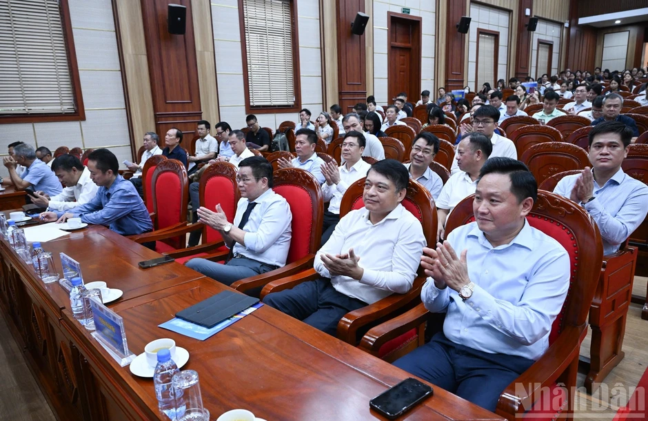 [Ảnh] Hội thảo khoa học quốc gia: “Đổi mới mô hình phát triển của Việt Nam đáp ứng yêu cầu kỷ nguyên mới”