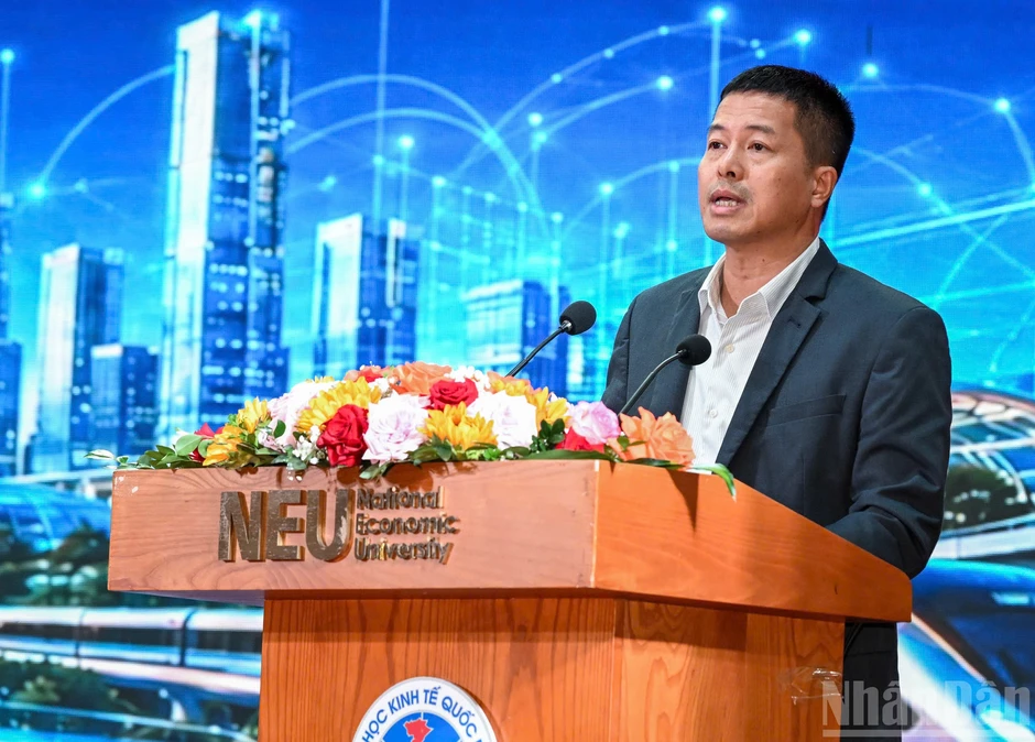 [Ảnh] Hội thảo khoa học quốc gia: “Đổi mới mô hình phát triển của Việt Nam đáp ứng yêu cầu kỷ nguyên mới”