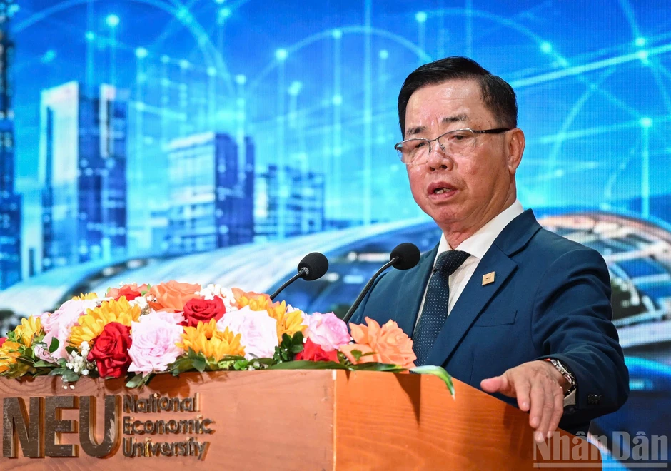 [Ảnh] Hội thảo khoa học quốc gia: “Đổi mới mô hình phát triển của Việt Nam đáp ứng yêu cầu kỷ nguyên mới”