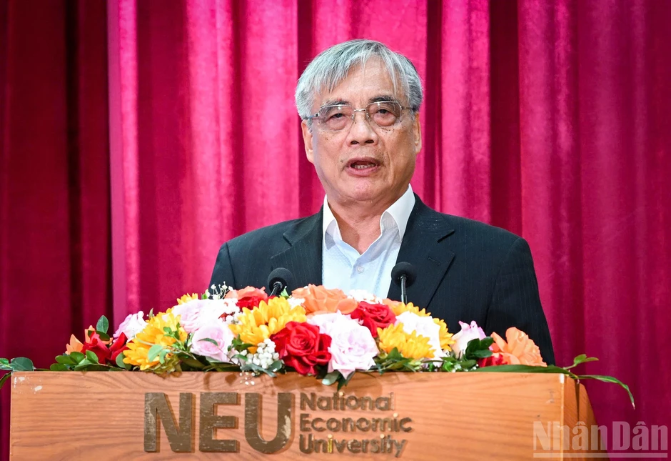 [Ảnh] Hội thảo khoa học quốc gia: “Đổi mới mô hình phát triển của Việt Nam đáp ứng yêu cầu kỷ nguyên mới”