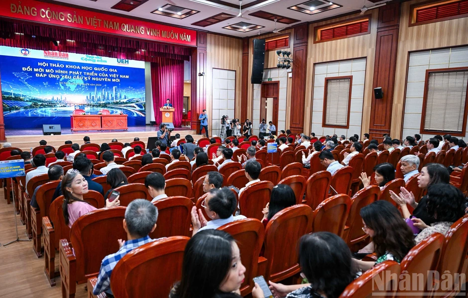 [Ảnh] Hội thảo khoa học quốc gia: “Đổi mới mô hình phát triển của Việt Nam đáp ứng yêu cầu kỷ nguyên mới”