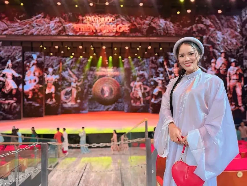 “Đất Nước Thiên Hùng Ca” đánh thức niềm tự hào mang tên Việt Nam “Đất Nước Thiên Hùng Ca” đánh thức niềm tự hào mang tên Việt Nam