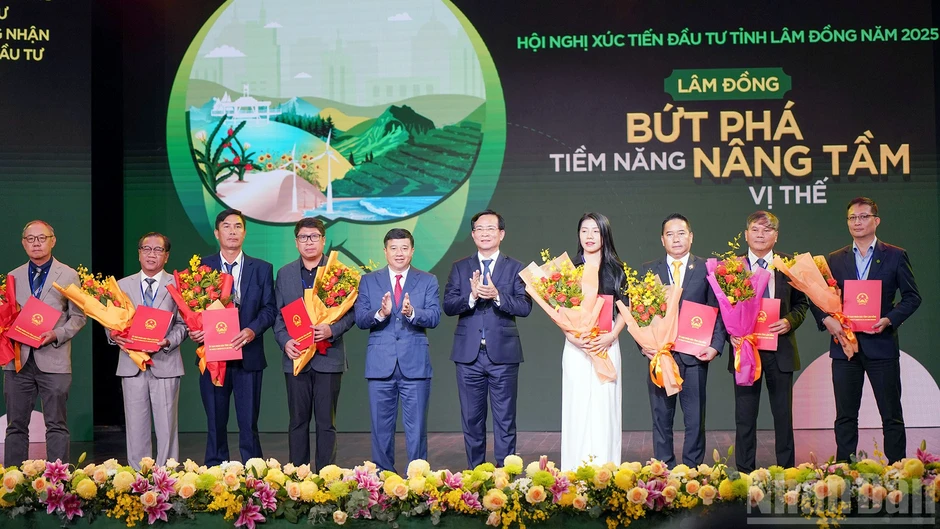 “Đột phá thể chế-hợp lực công tư” nâng cao giá trị nguồn lực tại Lâm Đồng “Đột phá thể chế-hợp lực công tư” nâng cao giá trị nguồn lực tại Lâm Đồng