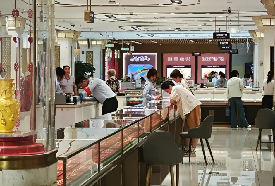 ‘Mua vàng ở đỉnh, giờ tôi muốn cắt lỗ nhưng không nỡ’ ‘Mua vàng ở đỉnh, giờ tôi muốn cắt lỗ nhưng không nỡ’