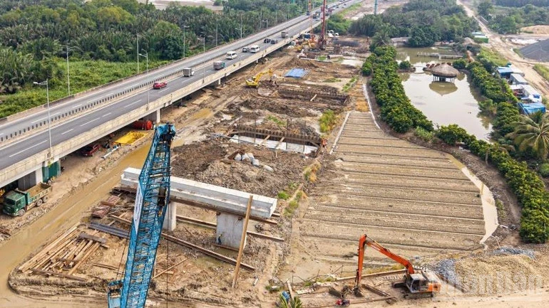 “Nóng” câu chuyện cung ứng vật liệu cho các dự án hạ tầng trọng điểm “Nóng” câu chuyện cung ứng vật liệu cho các dự án hạ tầng trọng điểm