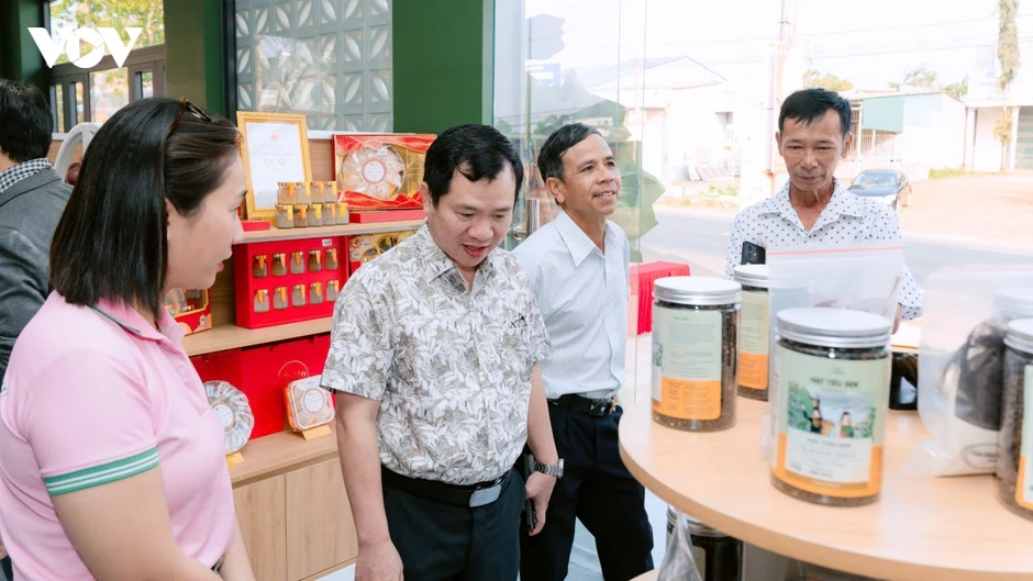 "Chợ số" mở đường cho nông sản đất đỏ bazan "Chợ số" mở đường cho nông sản đất đỏ bazan