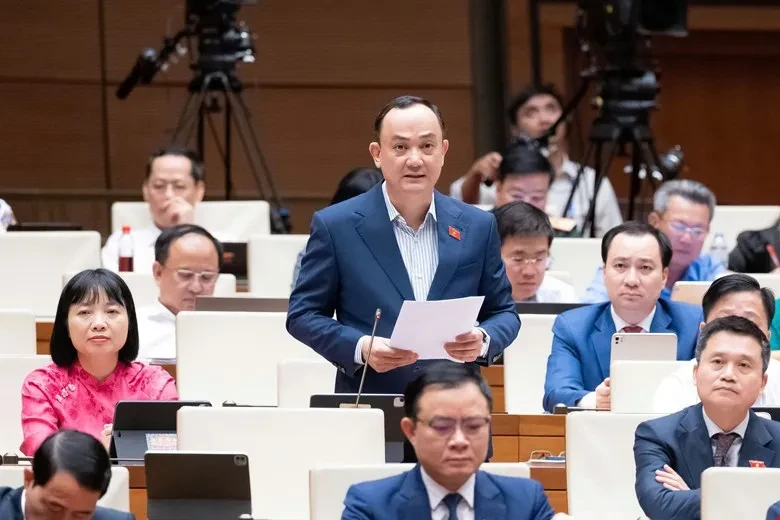 "Giá nhà gấp đến 30 lần thu nhập, người trẻ làm cật lực 30 năm không mua nổi một căn nhà" "Giá nhà gấp đến 30 lần thu nhập, người trẻ làm cật lực 30 năm không mua nổi một căn nhà"