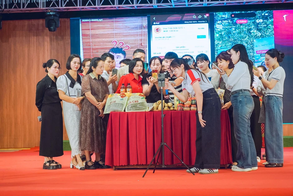 "Hành trình Nông sản Điện Biên" thúc đẩy ứng dụng TMĐT, mở rộng đầu ra bền vững cho nông đặc sản địa phương "Hành trình Nông sản Điện Biên" thúc đẩy ứng dụng TMĐT, mở rộng đầu ra bền vững cho nông đặc sản địa phương