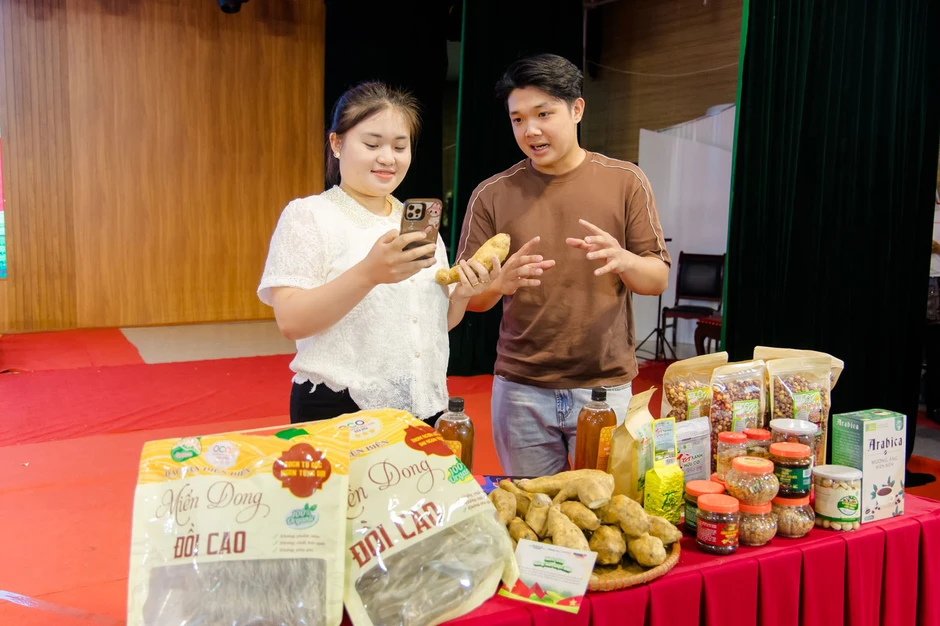 "Hành trình Nông sản Điện Biên" thúc đẩy ứng dụng TMĐT, mở rộng đầu ra bền vững cho nông đặc sản địa phương "Hành trình Nông sản Điện Biên" thúc đẩy ứng dụng TMĐT, mở rộng đầu ra bền vững cho nông đặc sản địa phương
