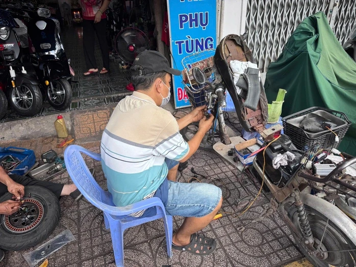 "Phù phép" xe đạp điện thành xe máy điện "Phù phép" xe đạp điện thành xe máy điện