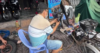 "Phù phép" xe đạp điện thành xe máy điện