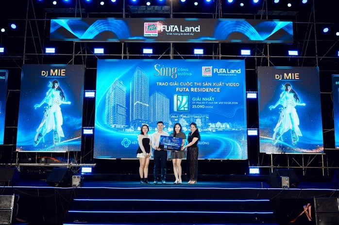 "Sóng cộng hưởng" mang đến đêm lễ hội sôi động giữa mùa hè Đà Nẵng "Sóng cộng hưởng" mang đến đêm lễ hội sôi động giữa mùa hè Đà Nẵng