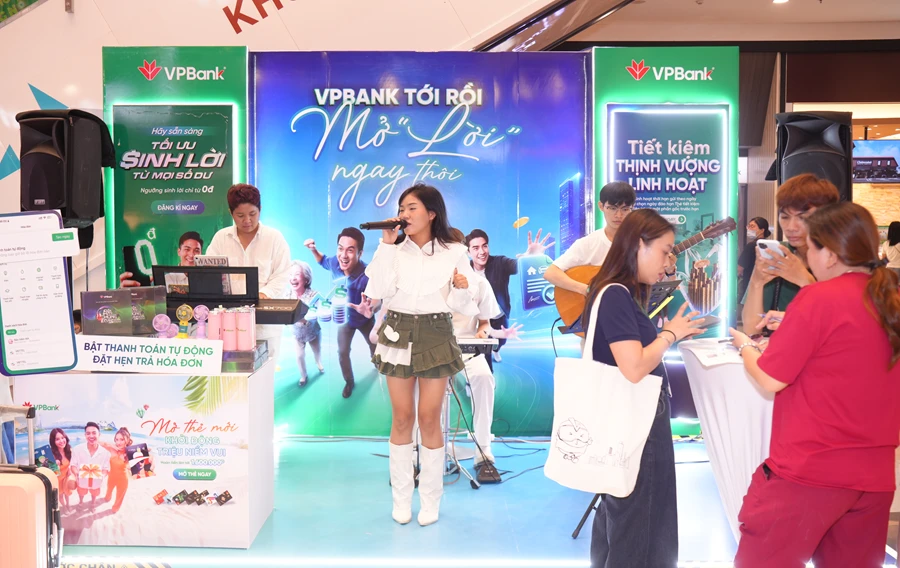 “VPBank tới rồi, mở “lời” ngay thôi” tạo dấu ấn tại điểm dừng đầu tiên ở TP.HCM