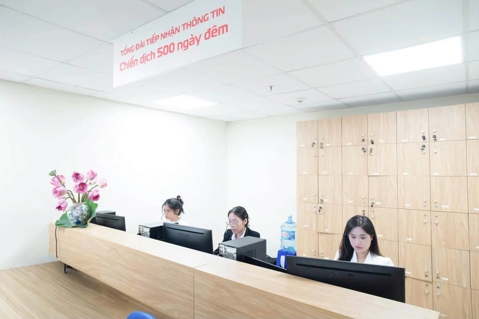 11.000 cuộc gọi, một cánh cổng và hàng vạn ký ức chờ được trở về 11.000 cuộc gọi, một cánh cổng và hàng vạn ký ức chờ được trở về