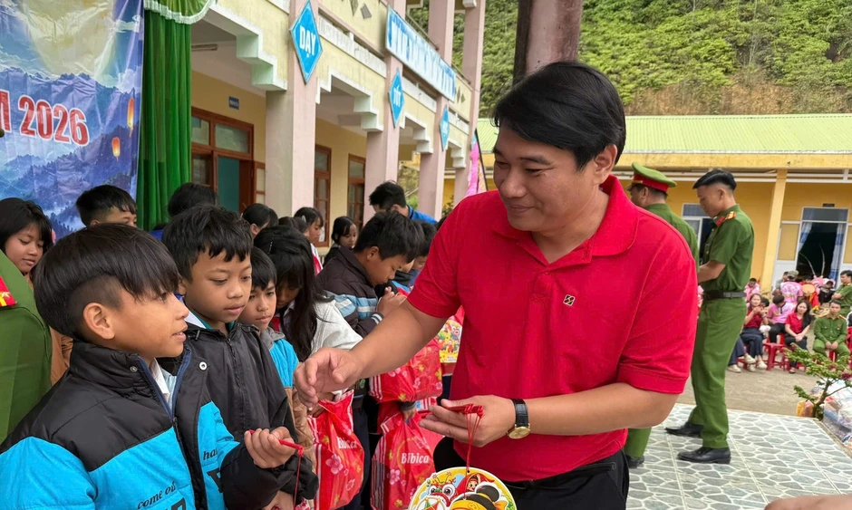 300 phần quà đến với học sinh vùng cao Đà Nẵng dịp Trung thu