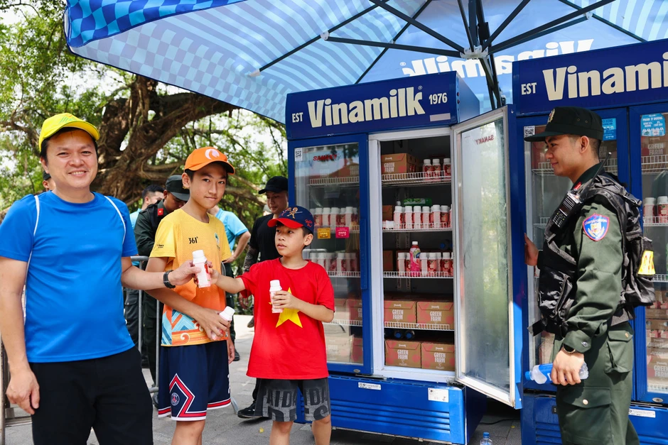 40.000 sản phẩm dinh dưỡng Vinamilk tiếp sức chương trình “Tổ quốc bình yên”