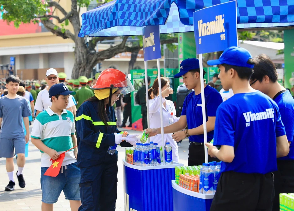 40.000 sản phẩm dinh dưỡng Vinamilk tiếp sức chương trình “Tổ quốc bình yên”