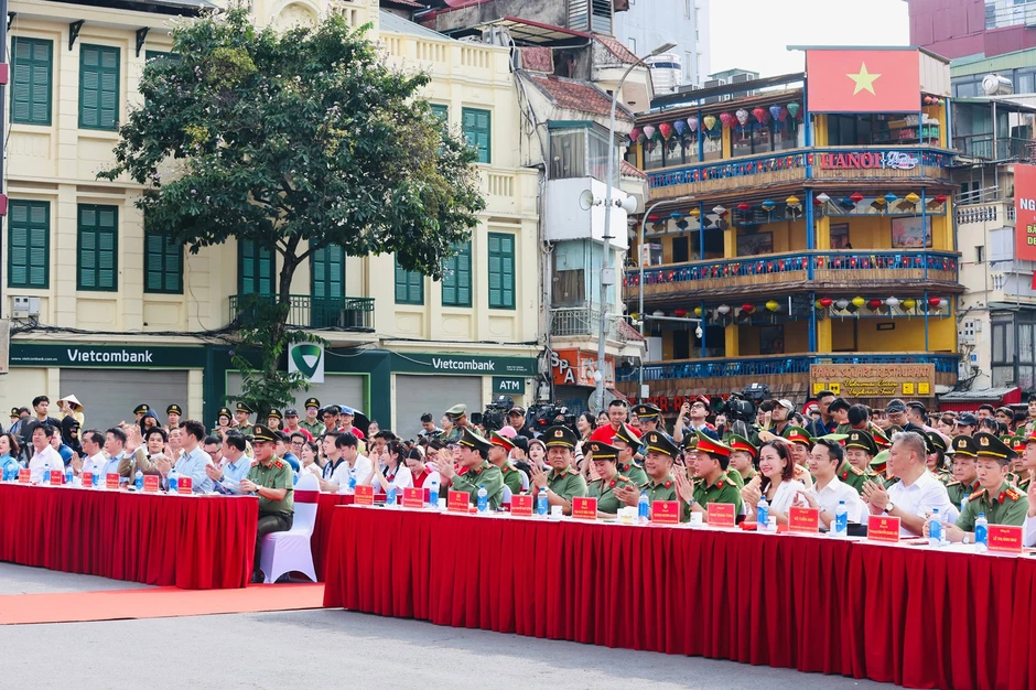 40.000 sản phẩm dinh dưỡng Vinamilk tiếp sức chương trình “Tổ quốc bình yên”