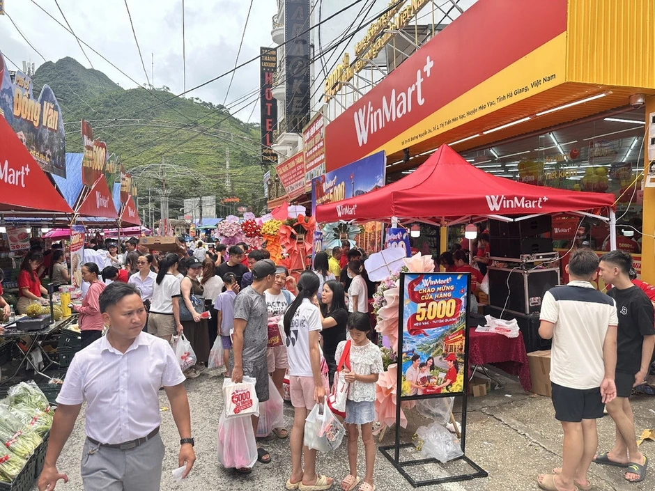 5.000 phần quà WinMart+ trao tặng bà con Mèo Vạc, đánh dấu cửa hàng thứ 5.000 5.000 phần quà WinMart+ trao tặng bà con Mèo Vạc, đánh dấu cửa hàng thứ 5.000