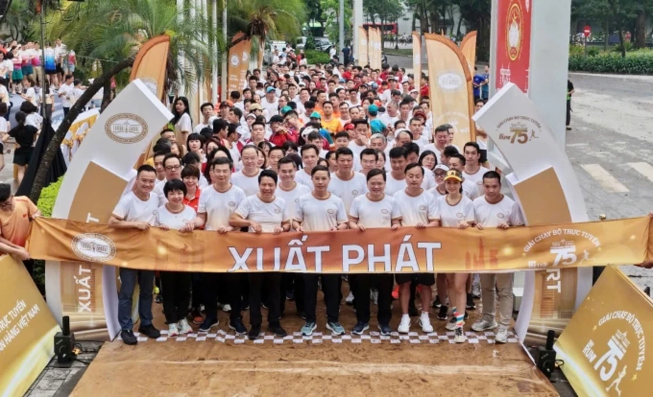 51.000 người tham gia giải chạy kỷ niệm 75 năm ngành ngân hàng - Báo TinVina 51.000 người tham gia giải chạy kỷ niệm 75 năm ngành ngân hàng - Báo TinVina