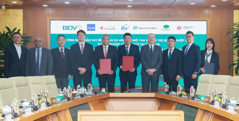 ADB, BIDV và các đối tác công bố khoản vay bền vững 250 triệu USD ADB, BIDV và các đối tác công bố khoản vay bền vững 250 triệu USD