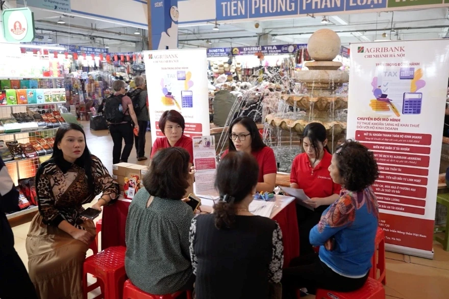 Agribank đồng hành hộ kinh doanh: Kê khai thuế dễ dàng - chuyển đổi doanh nghiệp vững vàng Agribank đồng hành hộ kinh doanh: Kê khai thuế dễ dàng - chuyển đổi doanh nghiệp vững vàng
