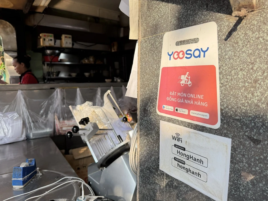Ai đang trả phí sàn? Ai đang trả phí sàn?