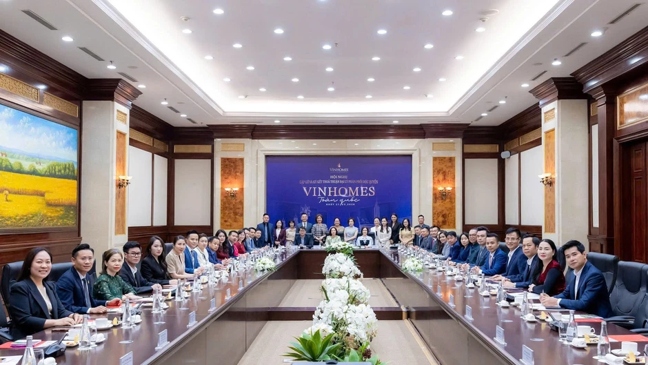AlphaReal khẳng định vị thế đối tác chiến lược hạng A Vinhomes AlphaReal khẳng định vị thế đối tác chiến lược hạng A Vinhomes