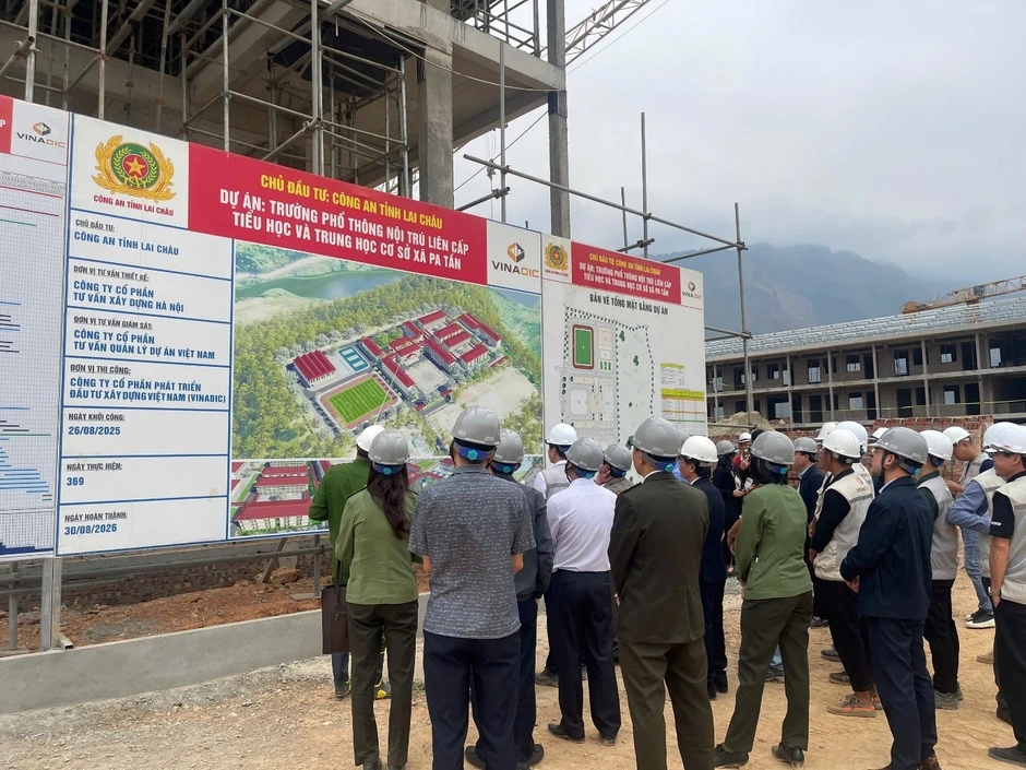 AMACCAO cùng lực lượng Công an vượt núi rừng hiểm trở, dựng 10 trường nơi biên giới AMACCAO cùng lực lượng Công an vượt núi rừng hiểm trở, dựng 10 trường nơi biên giới