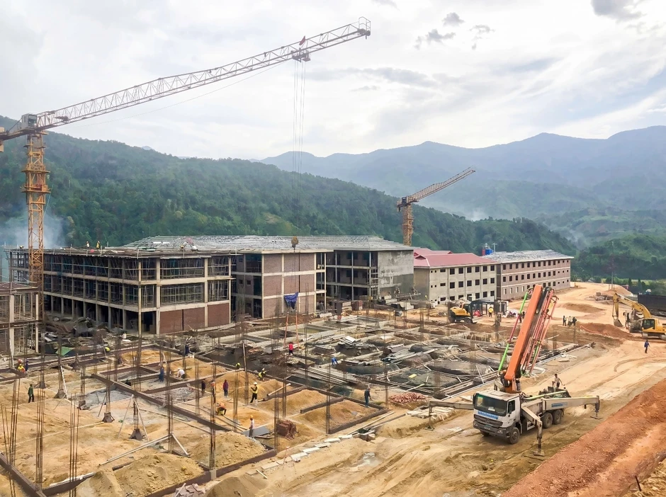 AMACCAO cùng lực lượng Công an vượt núi rừng hiểm trở, dựng 10 trường nơi biên giới AMACCAO cùng lực lượng Công an vượt núi rừng hiểm trở, dựng 10 trường nơi biên giới