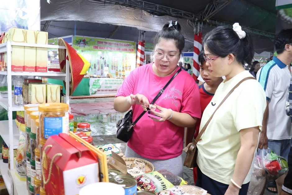 An Giang: Ngày hội OCOP, ẩm thực trở thành đòn bẩy kích cầu du lịch hè An Giang: Ngày hội OCOP, ẩm thực trở thành đòn bẩy kích cầu du lịch hè