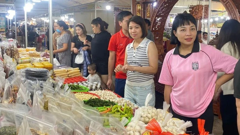 Bắc Ninh khai mạc Hội chợ Thương mại và Du lịch năm 2026 trong không khí Festival “Về miền di sản” Bắc Ninh khai mạc Hội chợ Thương mại và Du lịch năm 2026 trong không khí Festival “Về miền di sản”