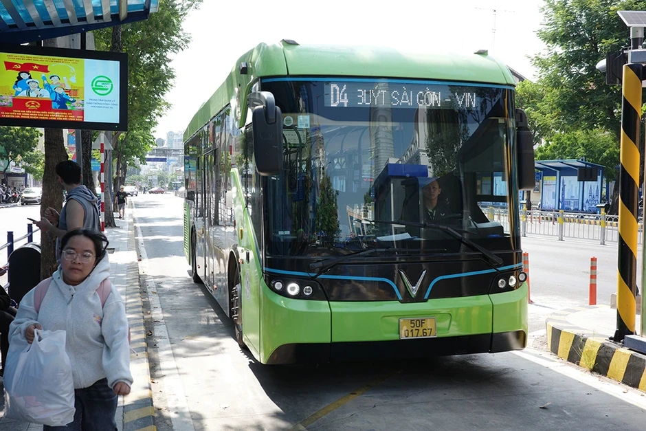 Bàn cách 'kéo' người dân đi xe buýt Bàn cách 'kéo' người dân đi xe buýt