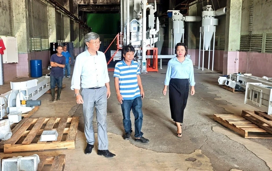 Bàn giao 1.200 tấn gạo do Việt Nam sản xuất cho Cuba Bàn giao 1.200 tấn gạo do Việt Nam sản xuất cho Cuba