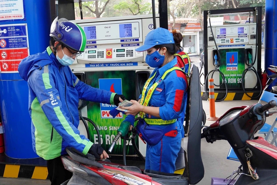 Bán xăng E10 trên toàn quốc từ ngày 30/4 Bán xăng E10 trên toàn quốc từ ngày 30/4