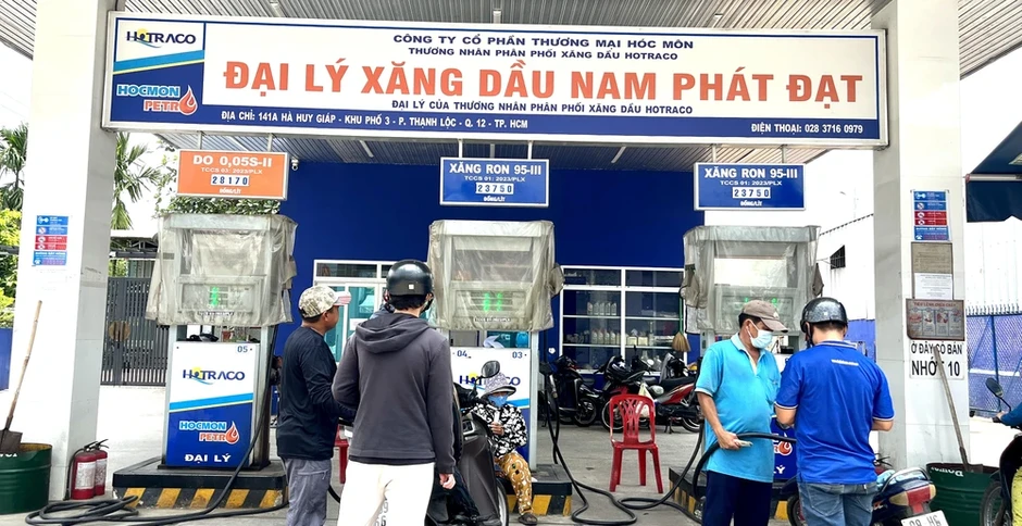 Bán xăng E10 từ ngày 1-6: Các loại xe nào đổ được xăng sinh học? Bán xăng E10 từ ngày 1-6: Các loại xe nào đổ được xăng sinh học?