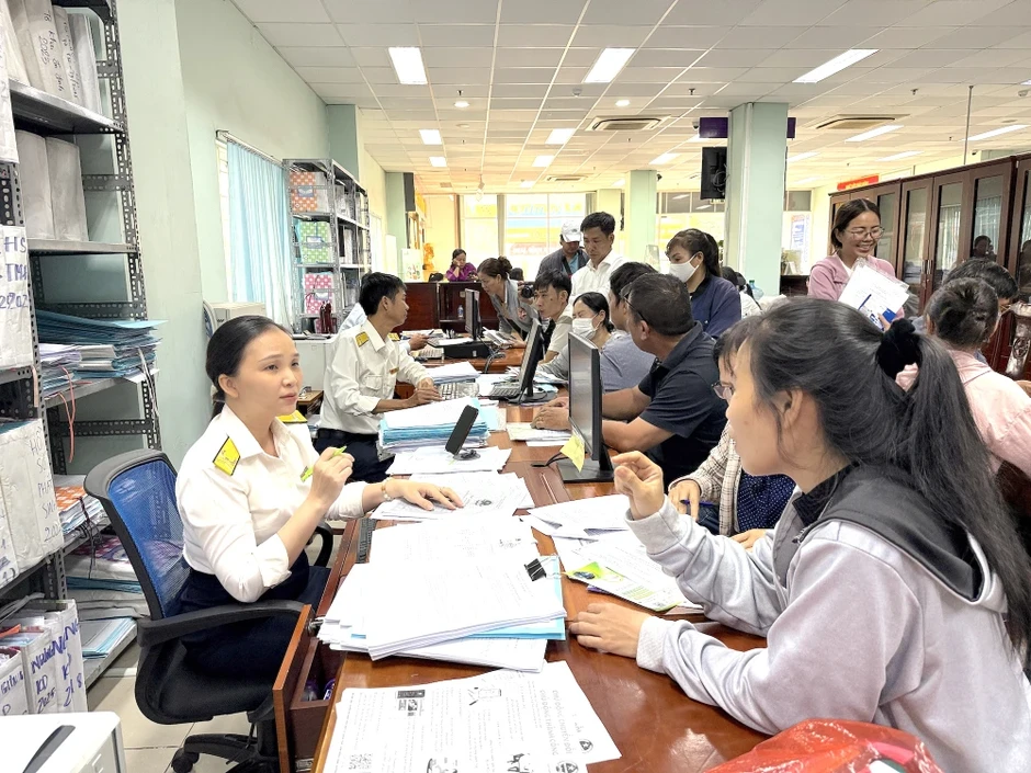 Báo Pháp Luật TP.HCM tổ chức tọa đàm 'Cầm tay chỉ việc hộ kinh doanh tuân thủ pháp luật về thuế' Báo Pháp Luật TP.HCM tổ chức tọa đàm 'Cầm tay chỉ việc hộ kinh doanh tuân thủ pháp luật về thuế'
