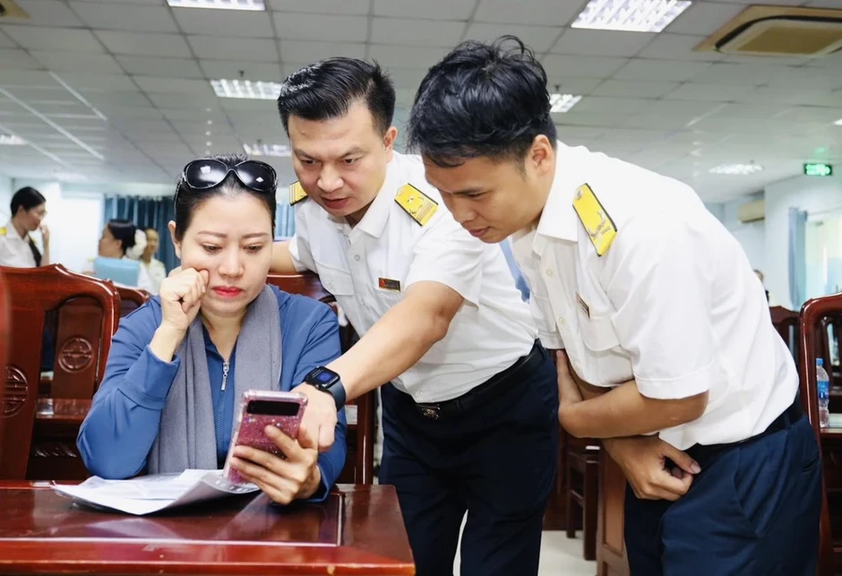 Báo Pháp Luật TP.HCM tổ chức tọa đàm 'Cầm tay chỉ việc hộ kinh doanh tuân thủ pháp luật về thuế' Báo Pháp Luật TP.HCM tổ chức tọa đàm 'Cầm tay chỉ việc hộ kinh doanh tuân thủ pháp luật về thuế'