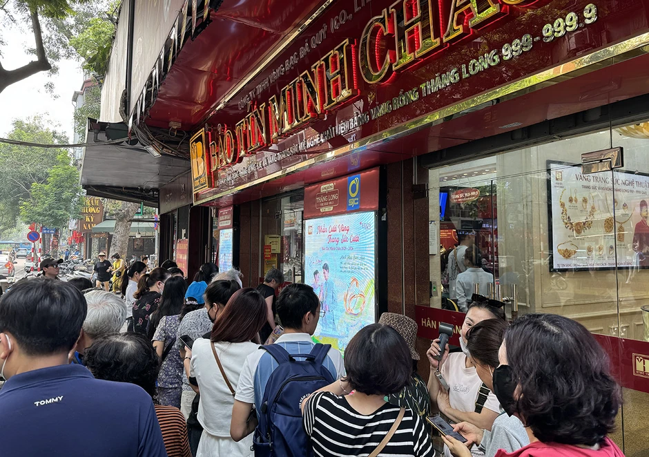 Bảo Tín Minh Châu sau tin khởi tố: Cảnh tượng sáng 7/4 khiến nhiều người chú ý Bảo Tín Minh Châu sau tin khởi tố: Cảnh tượng sáng 7/4 khiến nhiều người chú ý