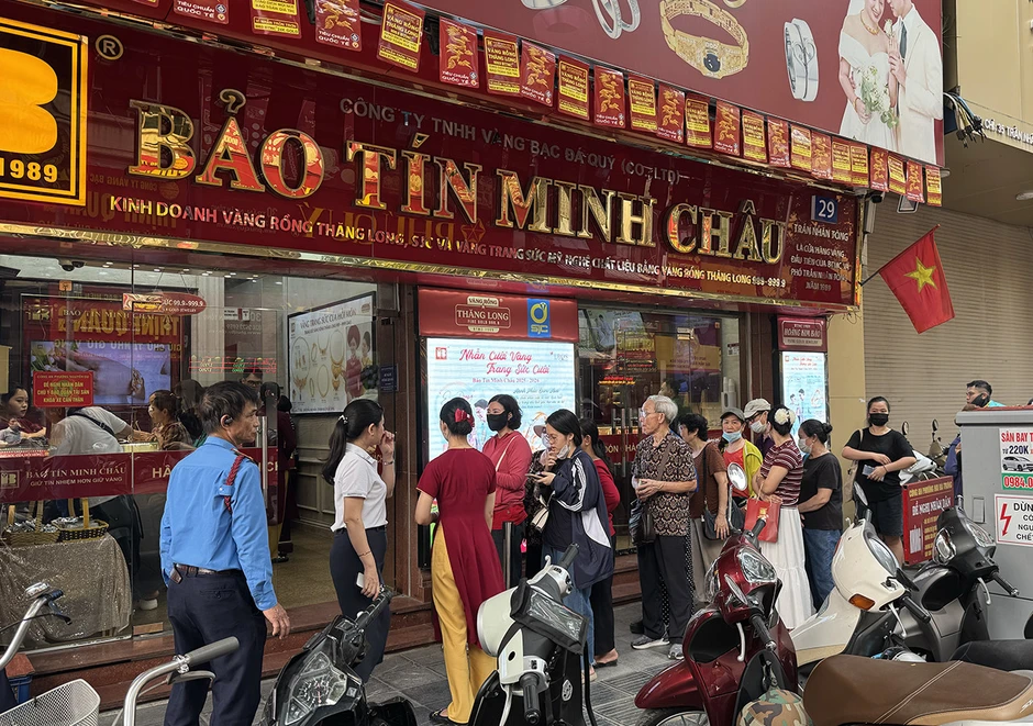 Bảo Tín Minh Châu sau tin khởi tố: Cảnh tượng sáng 7/4 khiến nhiều người chú ý Bảo Tín Minh Châu sau tin khởi tố: Cảnh tượng sáng 7/4 khiến nhiều người chú ý