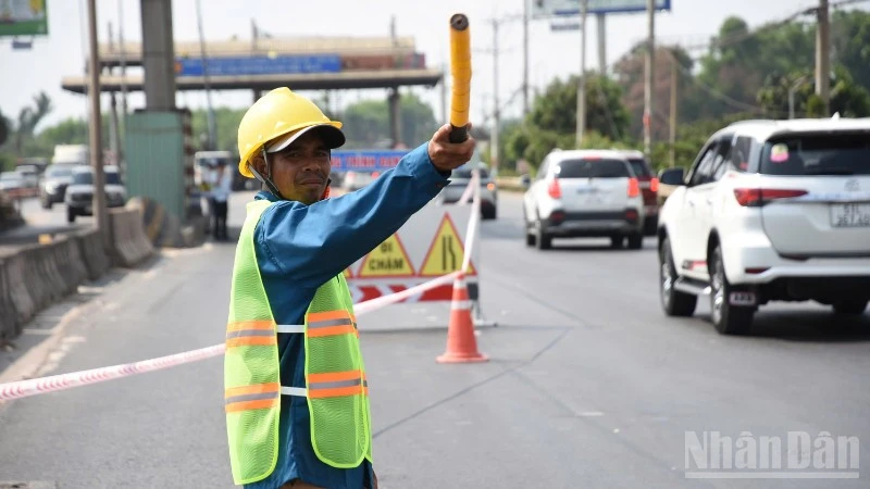 Bắt đầu tháo dỡ 2 trạm thu phí bỏ hoang trên Quốc lộ 51 Bắt đầu tháo dỡ 2 trạm thu phí bỏ hoang trên Quốc lộ 51
